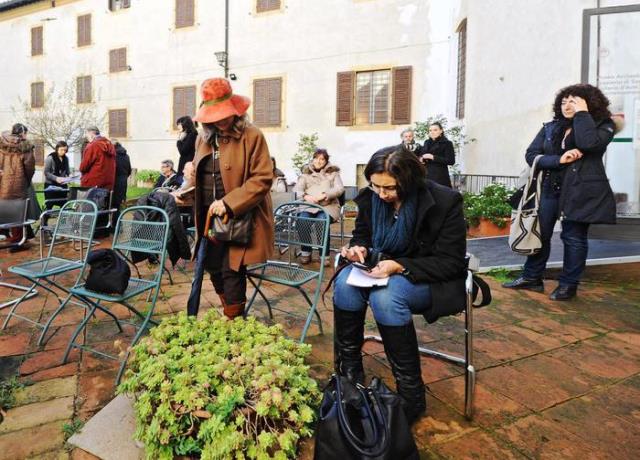 Terremoto nel Chianti, persone fuori casa a San Gimignano