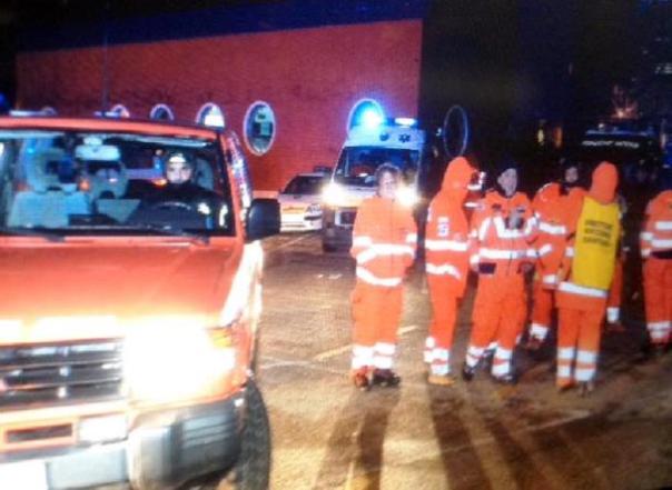 Traghetto in fiamme, al porto di Bari l'attesa della portacontainer con 49 naufraghi