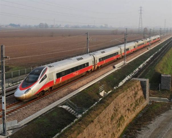 Il  treno A.V.Freccia argento