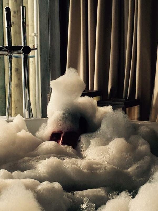 Lo scatto di un Mario Gomez versione relax postato dal tedesco su Facebook