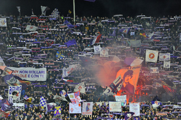 La curva Fiesole scoppiettante dopo il gol della Fiorentina