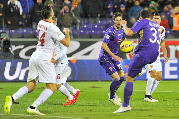 La deviazione vincente di Gomez su tiro di Pizarro: è il gol della Fiorentina