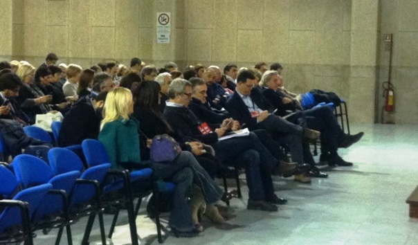 Enrico Rossi in platea all'assemblea del Pd toscano