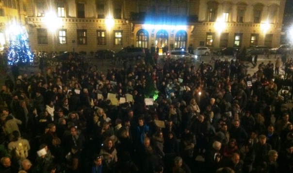 Firenze, piazza Ognissanti, presidio di solidarietà per la strage al Charlie Hebdo3