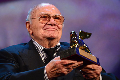 Francesco Rosi quando ha ricevuto il Leone d'Oro alla carriera (2012)