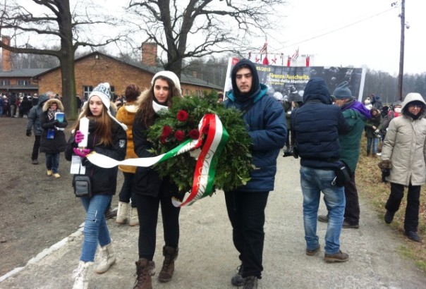 La partenza del corteo verso il Memoriale di Birkenau