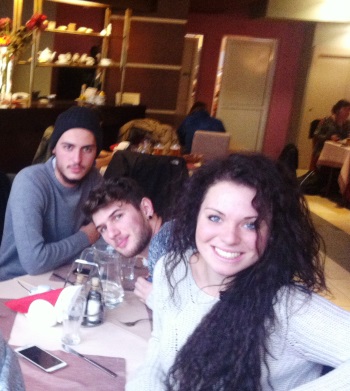 Marco, Simone e Diletta, studenti di Grosseto in pausa dopo la visita ad Auschwitz