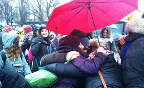 Treno della memoria, si riparte e i ragazzi vengono invitati ad abbracciarsi