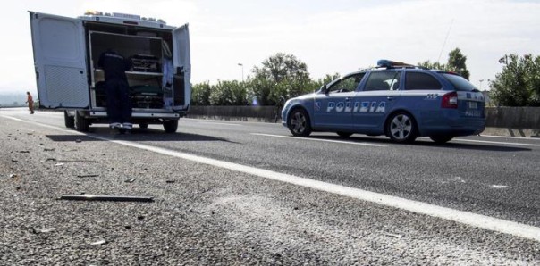 Incidenti stradali polstrada polizia stradale ambulanza