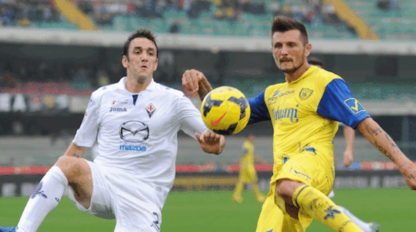 Gionzalo Rodriguez porta in vantaggio la Fiorentina al 35' del primo tempo