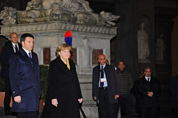 Matteo Renzi e Angela Merkel davanti a Palazzo vecchio