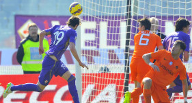 Il gol di Basanta, il primo della Fiorentina, che ha momentaneamente pareggiato la rete dell'atalantino Zappacosta