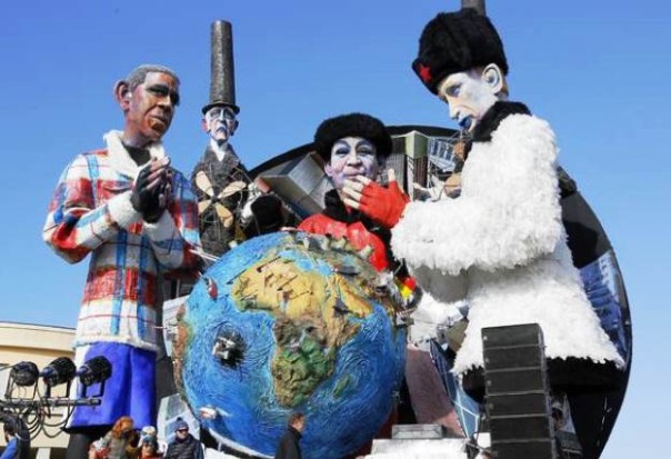 Carnevale di Viareggio 2015, il carro allegorico con Putin e Obama
