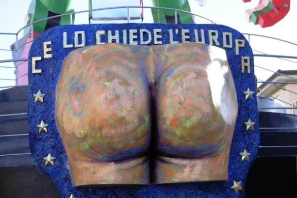 Carnevale di Viareggio 2015, ironia su uno dei carri allegorici