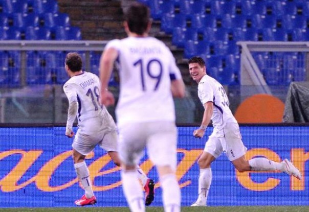 Coppa Italia, Roma-Fiorentina: l'esultanza dei giocatori viola che festeggiano Gomez