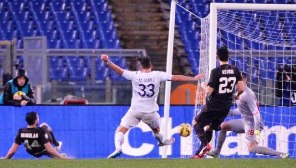 Coppa Italia, Fiorentina-Roma: il gol dell'1-0 di Mario Gomez