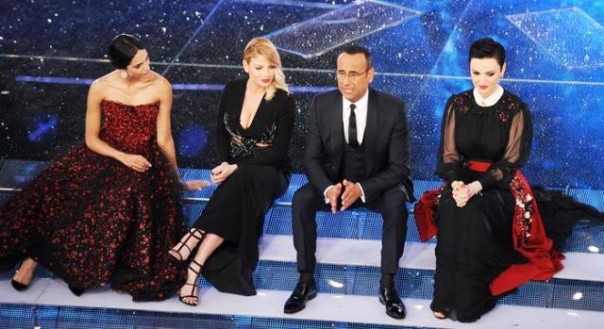 Sanremo 2015: da sin. Rocio, Emma, Carlo Conti e Arisa