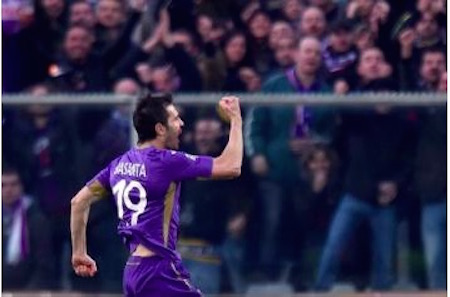 L'esultanza di Basanta dopo il gol del pareggio (1-1) a Londra. Montella vuole che stasera facciano gol gli attaccanti, a cominciare da Gomez