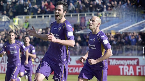 L'esultanza di Basanta dopo il gol del momentaneo pareggio. Lo festeggia Borja Valero: che poi uscirà per far posto a Pizarro