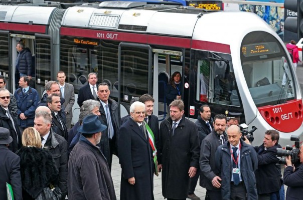 Il presidente Mattarella in tramvia a Firenze