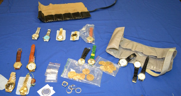 Parte della refurtiva recuperata dalla polizia