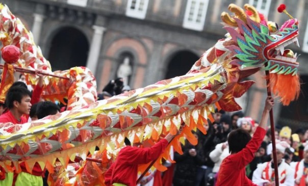 Il Capodanno cinese a Prato con il corteo del Dragone