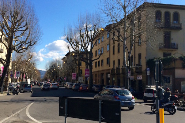 Viale dei Mille: lampioni accesi alle 13 di oggi 6 marzo