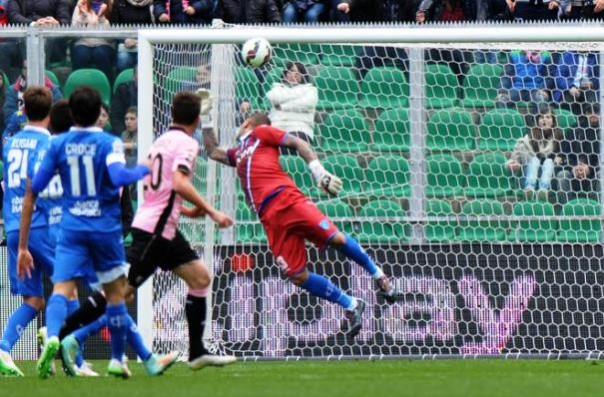 Palermo-Empoli, Sepe, per gli azzurri scaglia un tiro dalla distanza