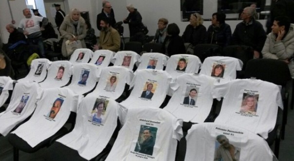 Lucca, le magliette con le foto delle vittime al processo sulla strage di Viareggio