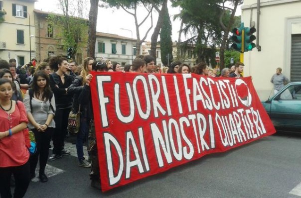 Coverciano, il corteo di collettivi e anarchici (foto Twitter - Maruscopetri)