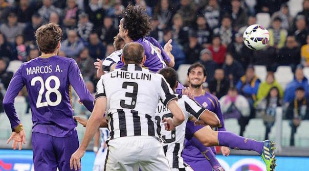La Fiorentina pressa, la Juve fa muro e si salva: colpendo poi nelle ripartenze
