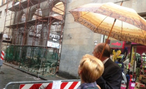 Lucca, il solaio crollato in via Beccheria, pieno centro storico