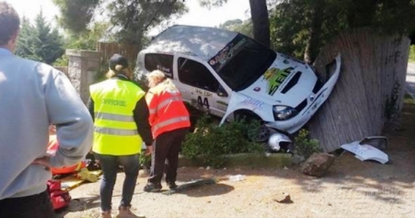 Rally dell'Elba, la Renault Clio che ha travolto due spettatori (foto dal sito Rally.it)
