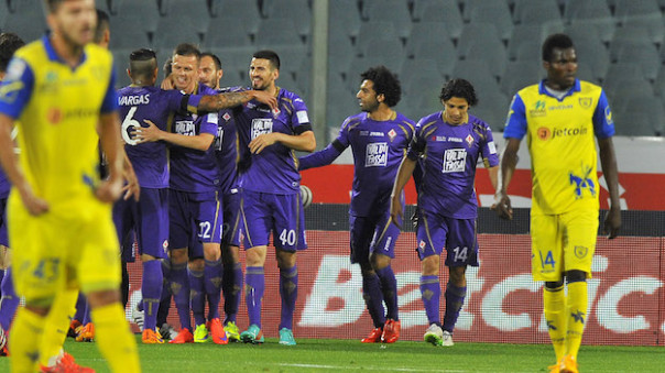 I viola fanno festa dopo il primo gol al Chievo, segnato da Ilicic (Foto Giacomo Morini)