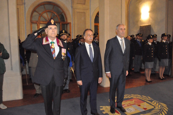 da sin. il presidente Anps Sergio Tinti, il prefetto Luigi Varratta, il questore Raffaele Micillo