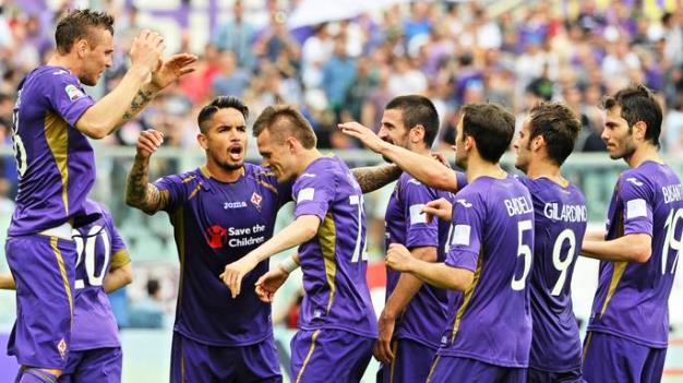 Fiorentina-Cesena, l'esultanza dei giocatori viola dopo il secondo gol di Ilicic