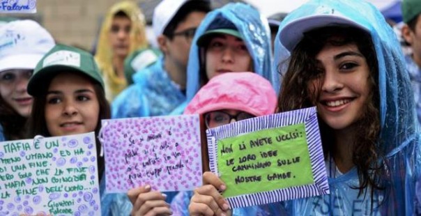 Gli studenti nell'anniversario della strage di Capaci
