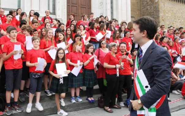Il sindaco Nardella e i 100 canti letti da adulti e ragazzi a Santa Croce