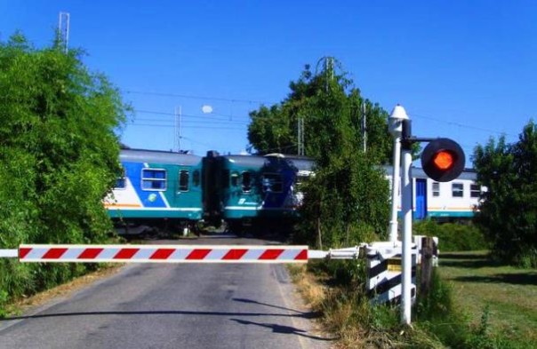 Pieve a Nievole, un anziano è morto travolto dal treno al passaggio a livello