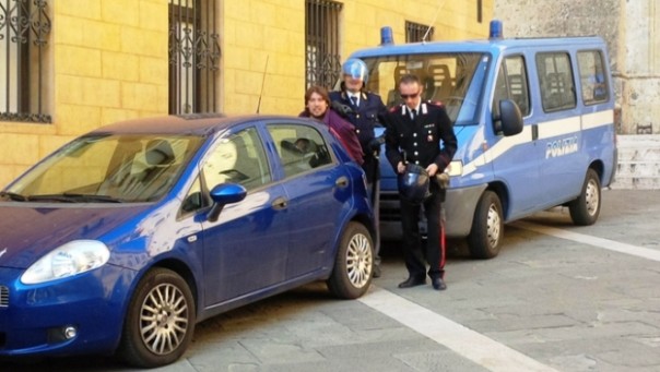 Siena, il candidato consigliere Mario Dimonte, bloccato, è stato portato in questura