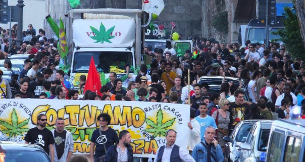 La manifestazione Canapisa