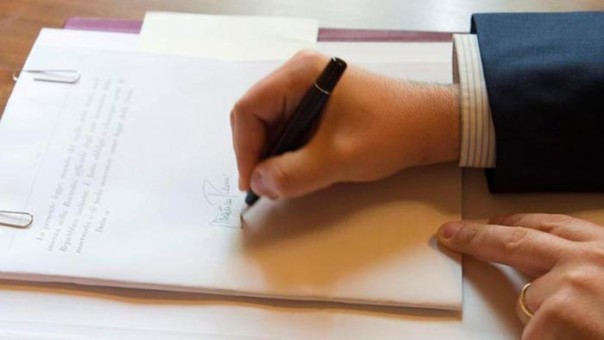 La firma di Renzi su twitter