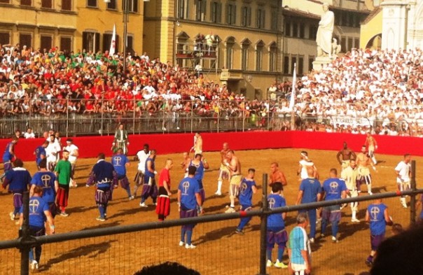 Calcio Storico 2015: semifinale Azzurri-Bianchi