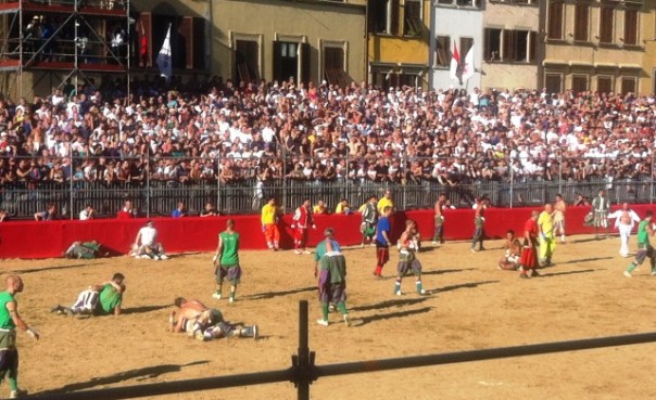 Calcio Storico 2015, la finale Bianchi-Verdi
