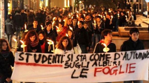 Scuola, fiaccolate di protesta in tutta la Toscana venerdì 5 giugno