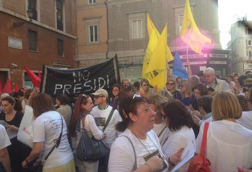Protesta davanti al Senato