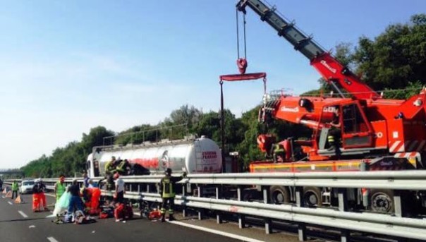 A12 Genova-Rosignano, gravissimo incidente nel tratto fra Migliarino e Viareggio