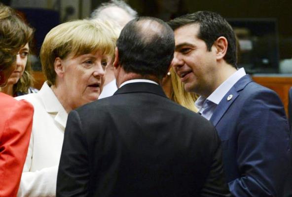 Angela Merkel (a sin.), Francois Hollande e Alexis Tsipras (a des.)
