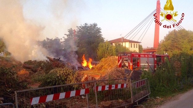 I Vigili del Fuoco durante l'intervento a Peretola
