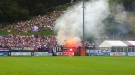 Moena, Fiorentina-Carpi: l'entusiasmo dei tifosi viola sugli spalti (foto Twitter - Trentino Sport)